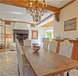 6 bedroom villa with large pool and tennis court near Arezzo, Southern Tuscany, sleeps 12
